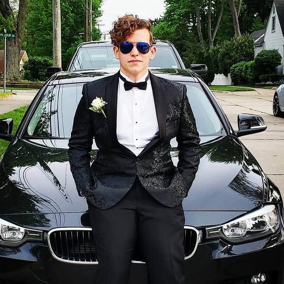 Meet your Posher, Derrick - Picture 1 of 1